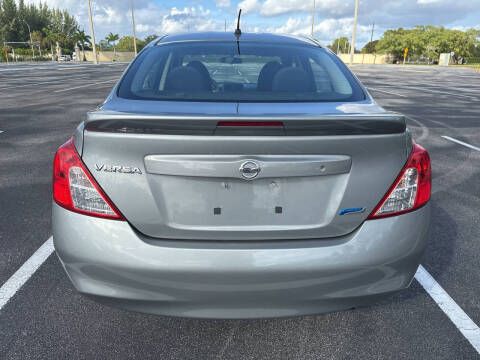 2014 Nissan Versa 1.6 S Plus