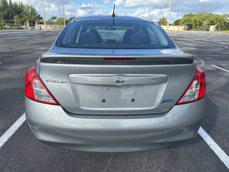2014 Nissan Versa 1.6 S Plus