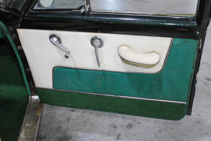 1953 Kaiser Manhattan