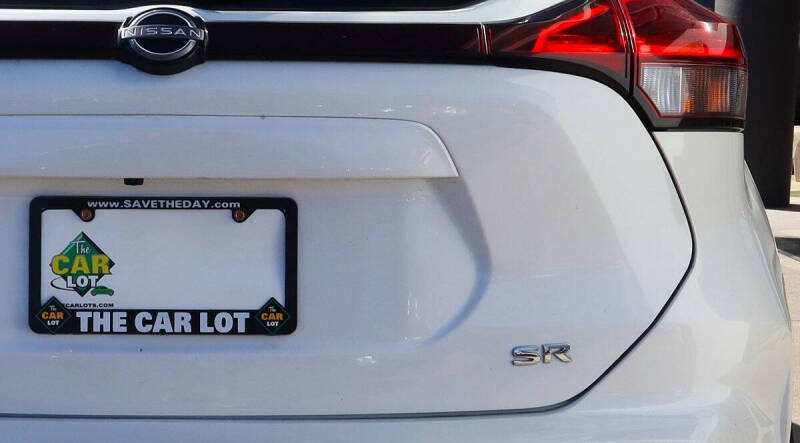 2023 Nissan Kicks SR