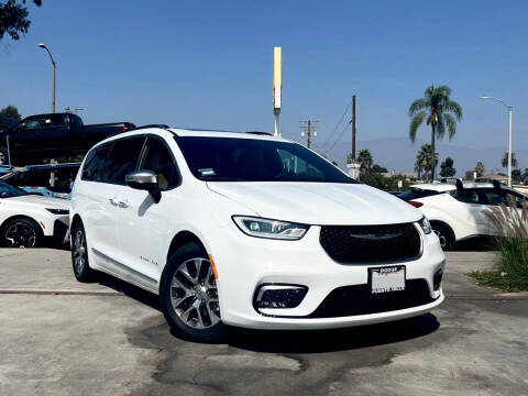 2023 Chrysler Pacifica Plug-In Hybrid for sale at Fastrack Auto Inc in Rosemead CA