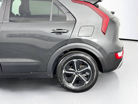 2023 Kia Niro LX