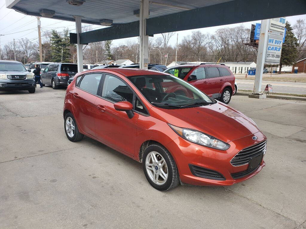 Red 2018 Ford Fiesta SE SE 4dr Hatchback 1