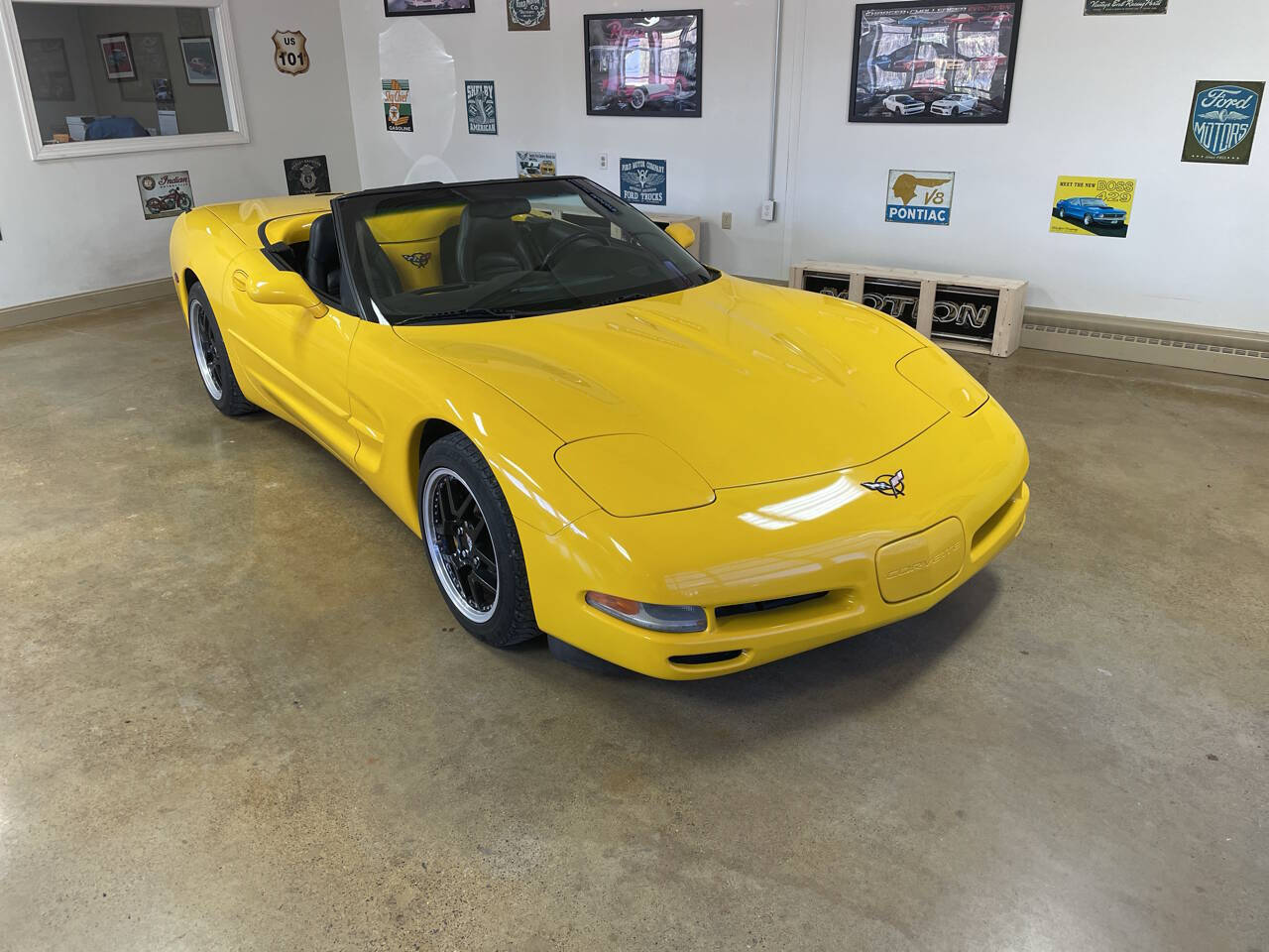 2004 Chevrolet Corvette 2