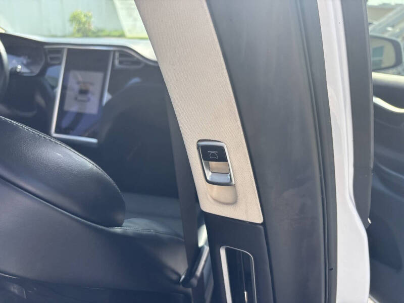 2016 Tesla Model X 75D