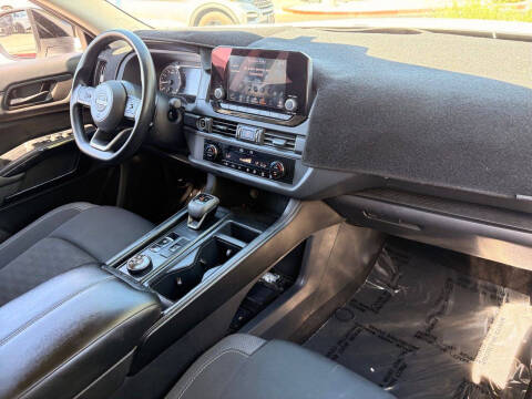 2024 Nissan Pathfinder S
