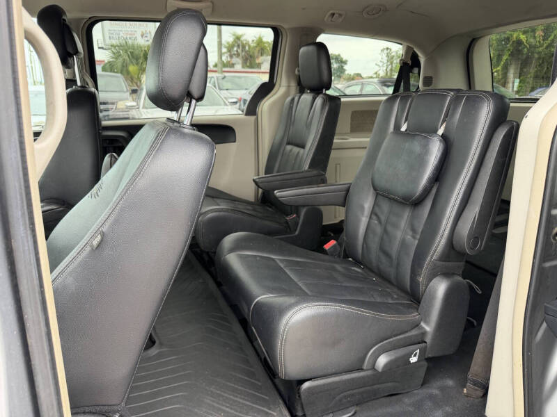 2013 Chrysler Town and Country Touring