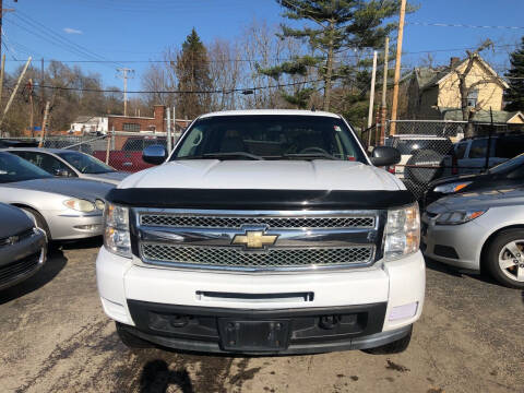 2009 Chevrolet Silverado 1500 for sale at Six Brothers Mega Lot in Youngstown OH