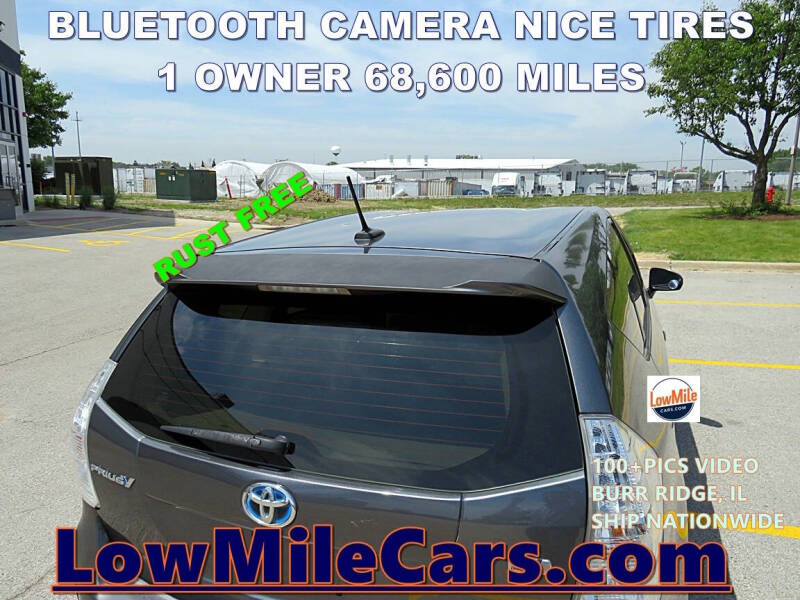 2014 Toyota Prius v Two