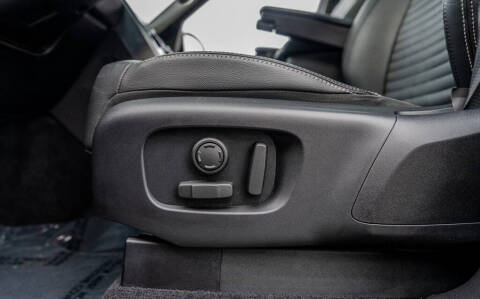 2023 Land Rover Discovery P300 S R-Dynamic