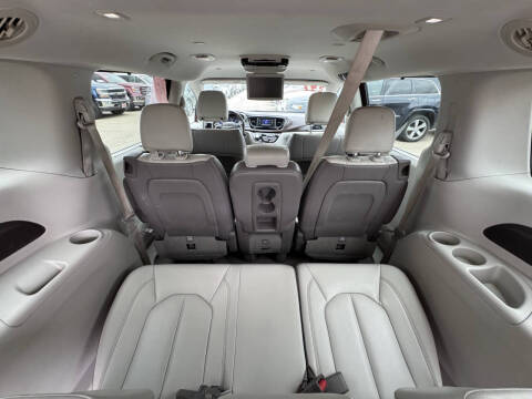 2017 Chrysler Pacifica Touring-L