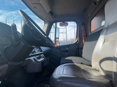 2010 Freightliner M2 106