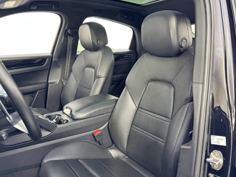 2022 Porsche Cayenne Coupe Platinum Edition