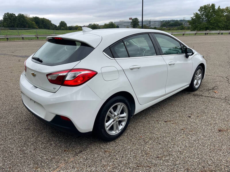 2017 Chevrolet Cruze LT photo 9