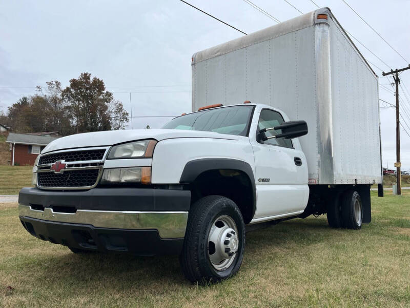 2007 Chevrolet Silverado Classic 3500 Chassis Cab null photo 2