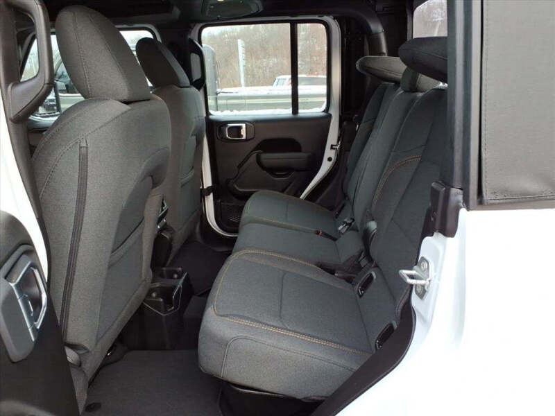 2026 Jeep Gladiator Sport