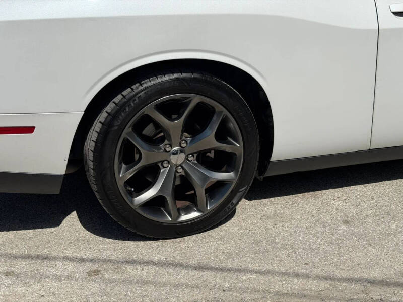 2015 Dodge Challenger SXT Plus