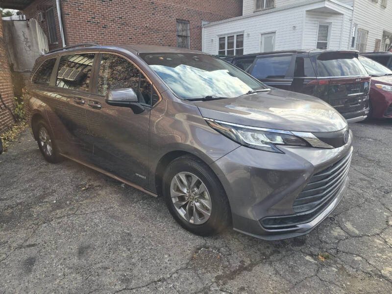 2021 Toyota Sienna LE 8-Passenger