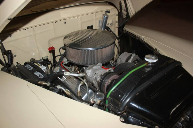 1948 Ford Super Deluxe