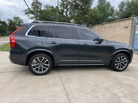 2017 Volvo XC90 T6 Momentum