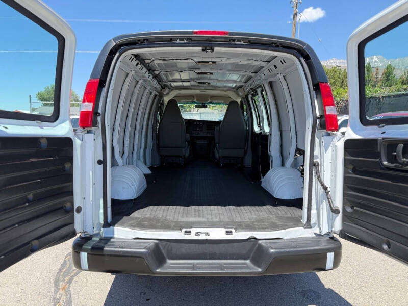 2023 Chevrolet Express 2500