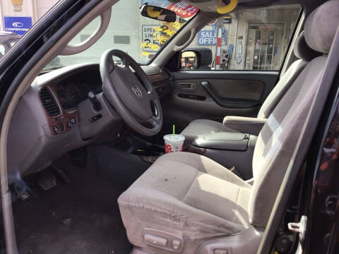 2004 Toyota Sequoia SR5