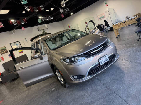 2018 Chrysler Pacifica Hybrid Touring Plus