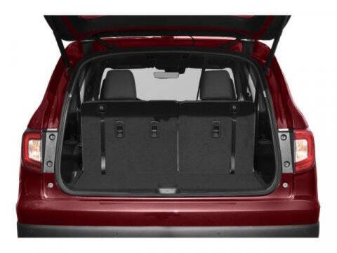 2021 Honda Pilot Touring w/Rear Captain's Chairs