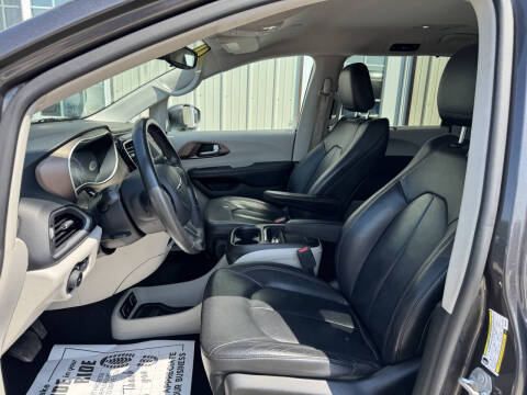 2017 Chrysler Pacifica Touring-L