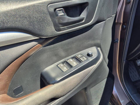 2017 Toyota Highlander LE