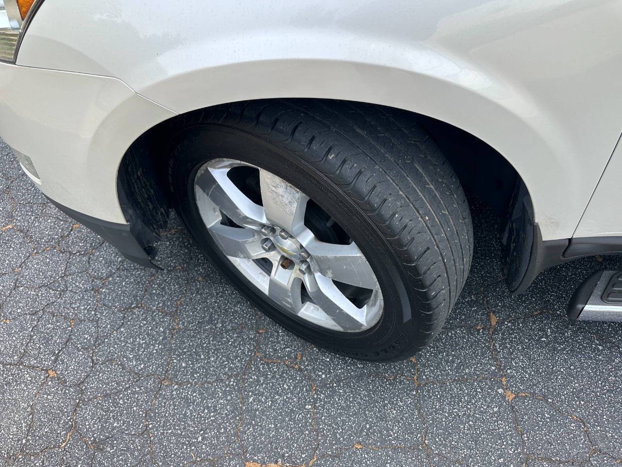 White 2012 Chevrolet Traverse LTZ AWD LTZ 4dr SUV 23