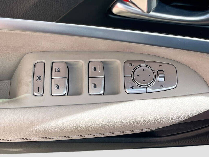 2023 Genesis G70