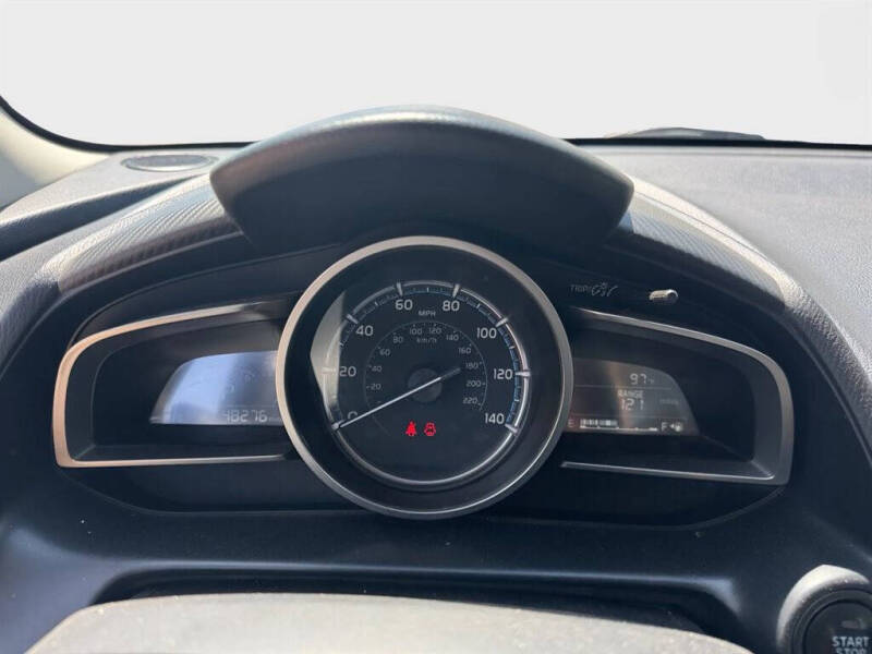 2020 Toyota Yaris Hatchback LE