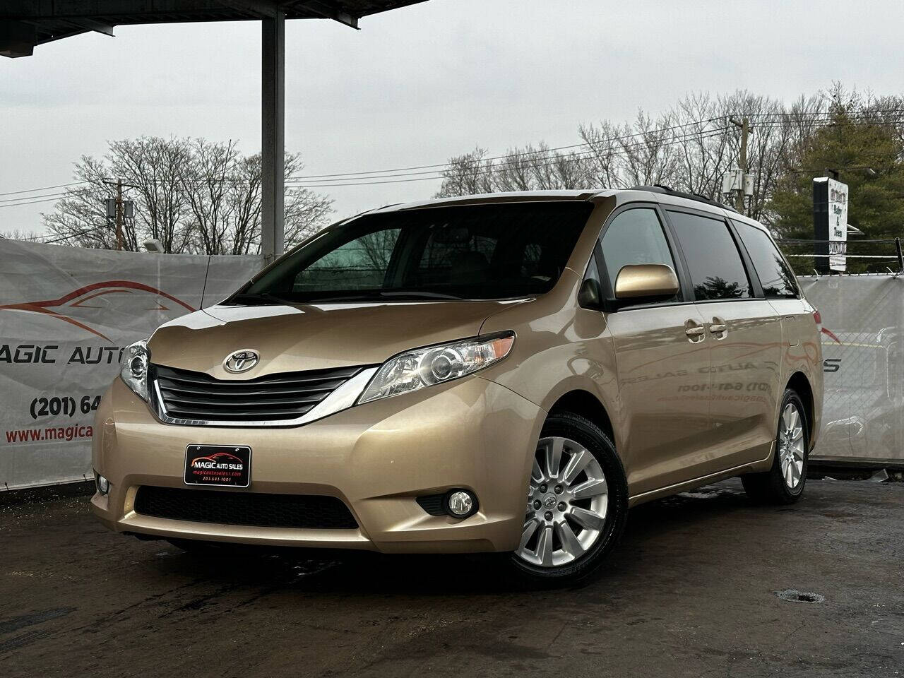 2012 toyota sienna sales awd