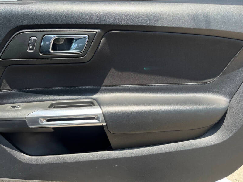 2016 Ford Mustang V6