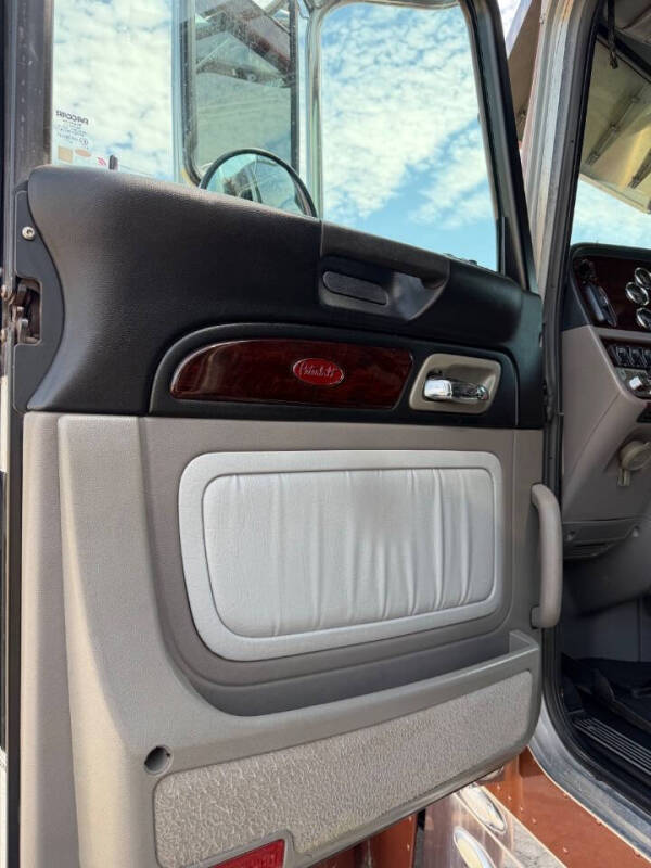 2018 Peterbilt 389