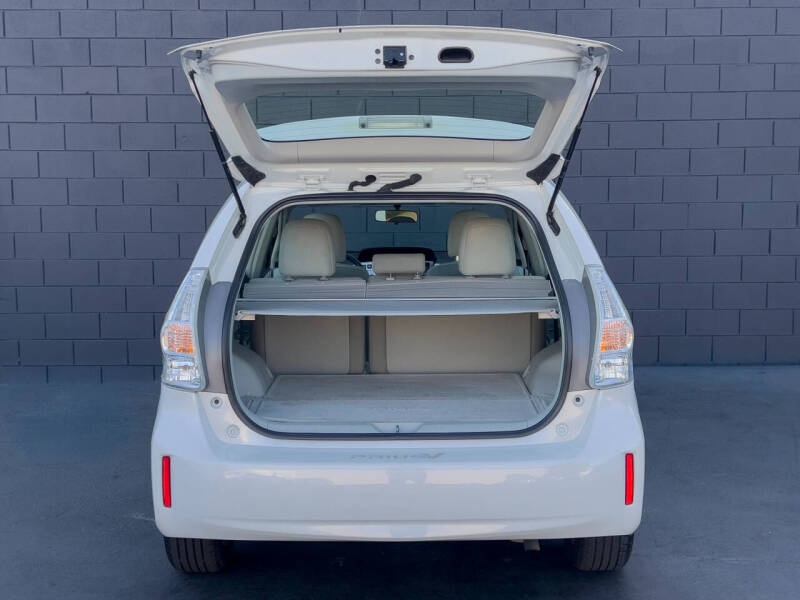 2014 Toyota Prius v Three