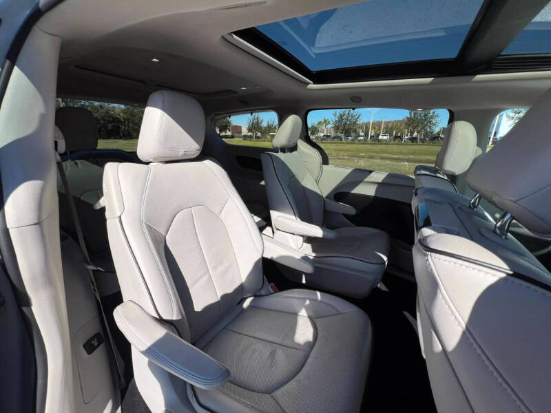 2017 Chrysler Pacifica Hybrid Platinum