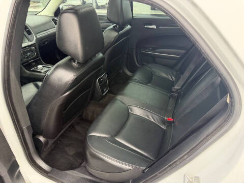 2016 Chrysler 300 Limited