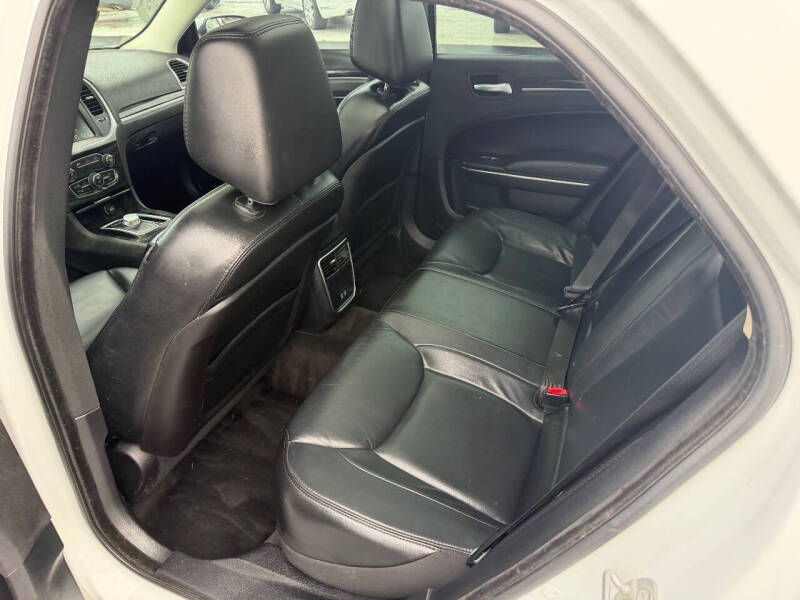 2016 Chrysler 300 Limited