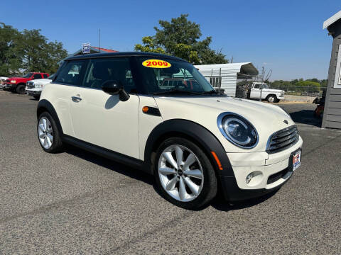 2009 MINI Cooper for sale at GILBERT MOTORS USA LLC in Union Gap WA