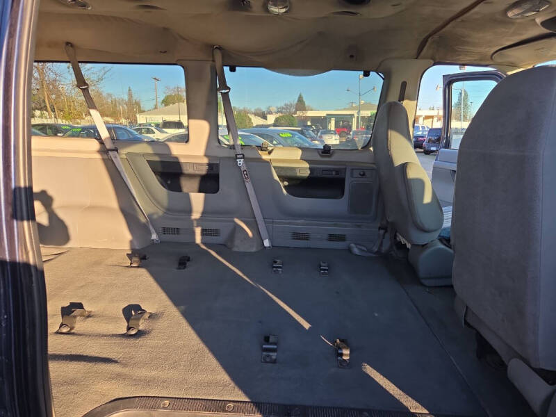 2003 Ford E-Series E-350 SD XLT