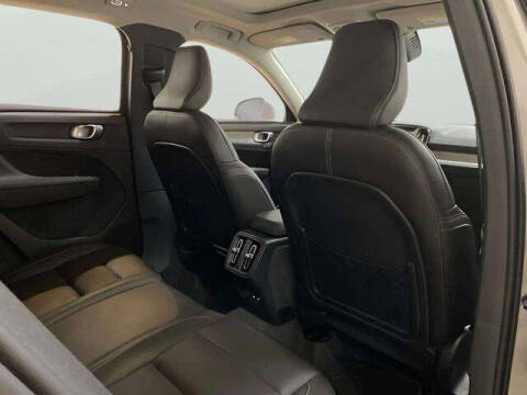 2025 Volvo XC40 B5 Plus Bright Theme