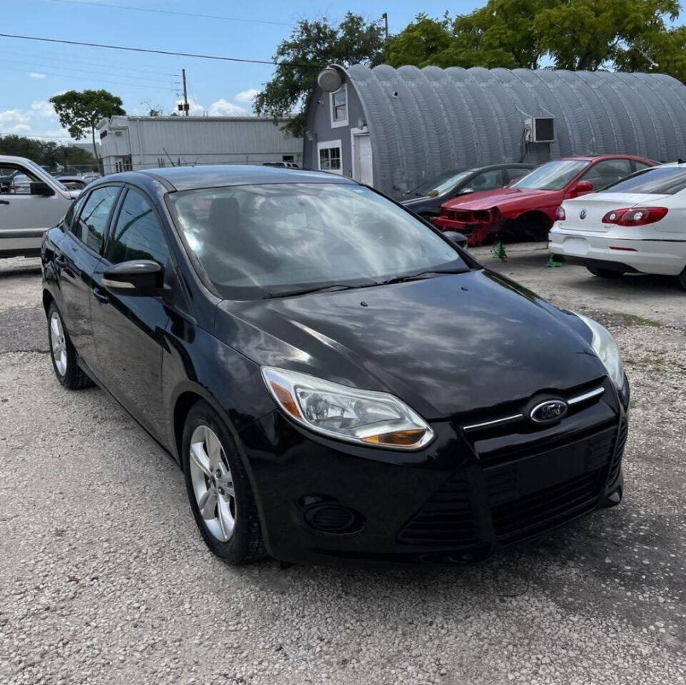 2013 FORD Focus Sedan - $6,900