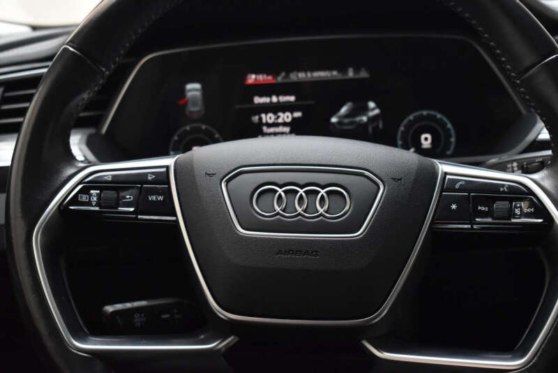 2021 Audi e-tron quattro Premium