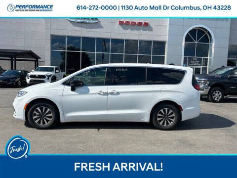 2026 Chrysler Pacifica Plug-In Hybrid Select
