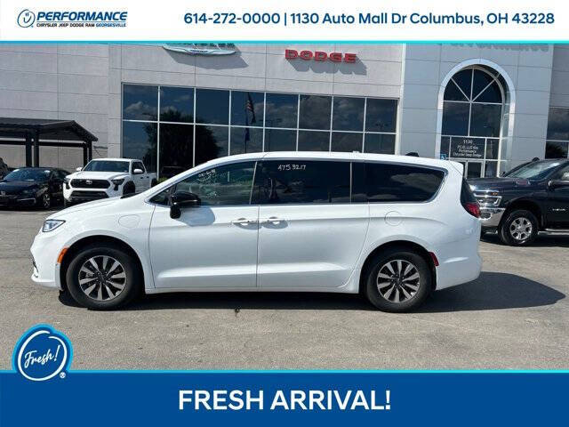 2026 Chrysler Pacifica Plug-In Hybrid Select