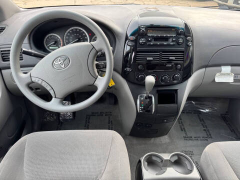 2005 Toyota Sienna LE 7 Passenger