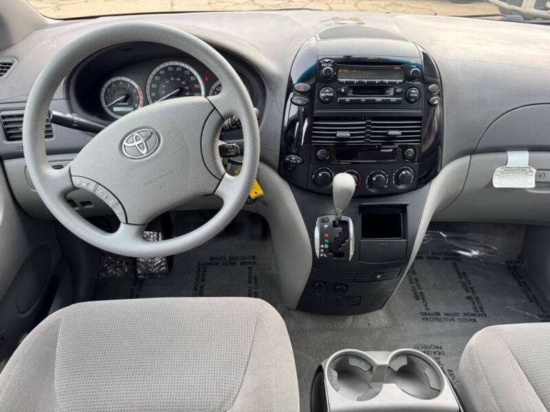 2005 Toyota Sienna LE 7 Passenger