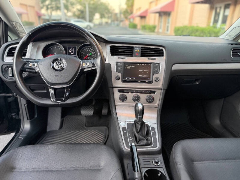 2017 Volkswagen Golf TSI SE